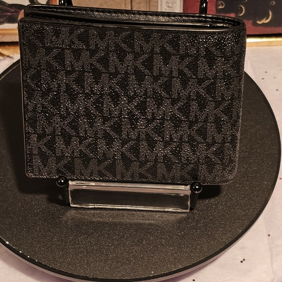 Michael Kors Signature Logo Stripe Bilfold Wallet - Picture 4 of 13